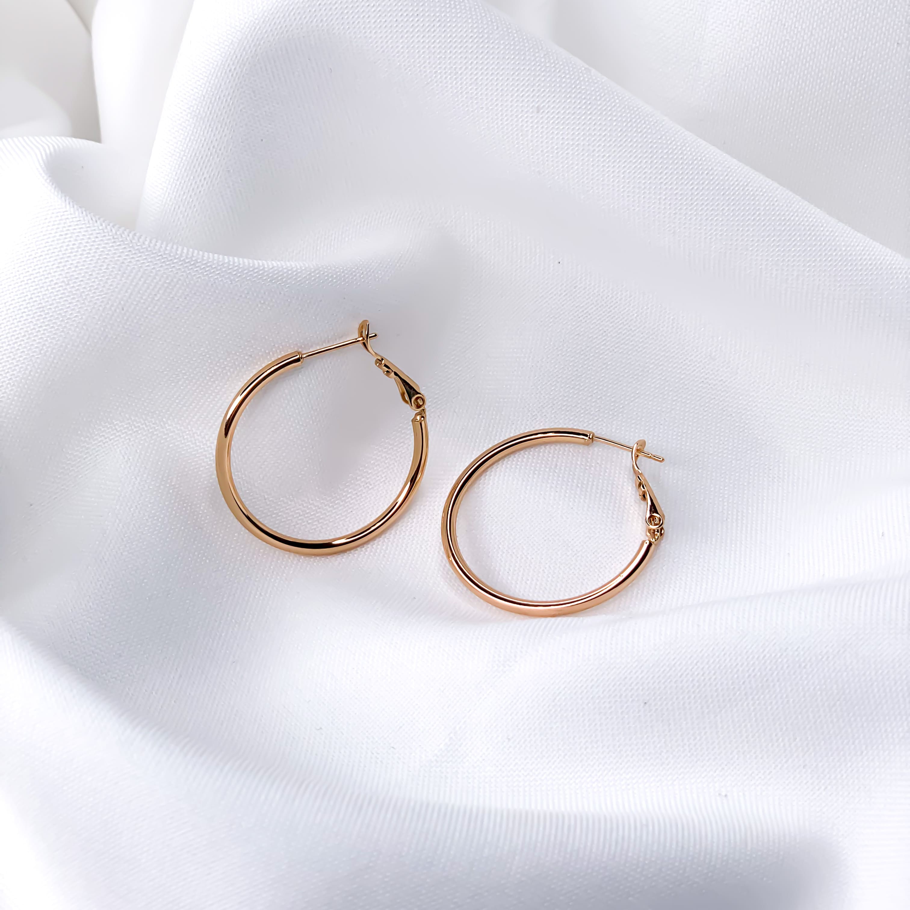 Thin Hoop Earrings Large (30mm) Gold Filled