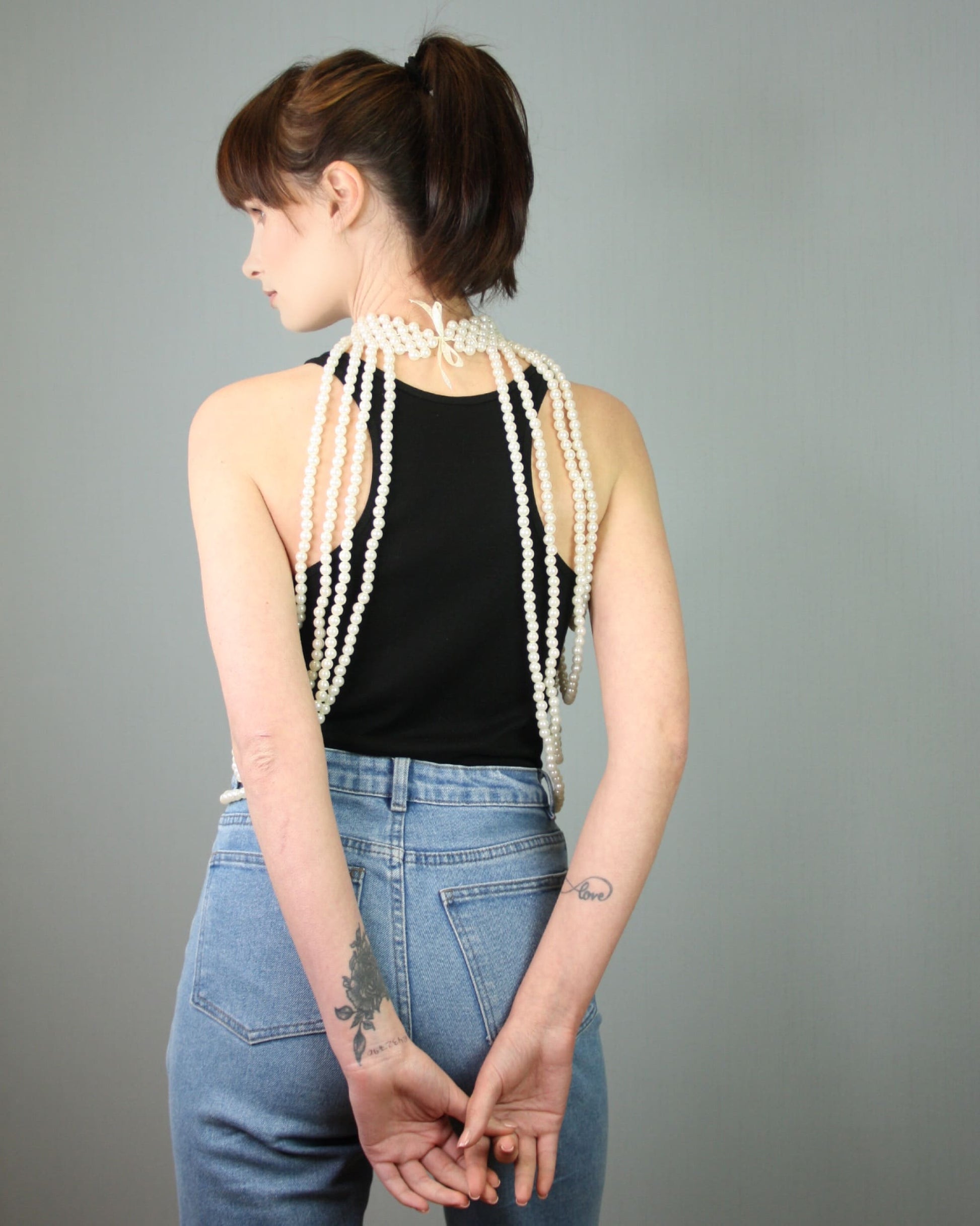 Hellen.V - Designer Body White Pearl Chain | Body jewelry