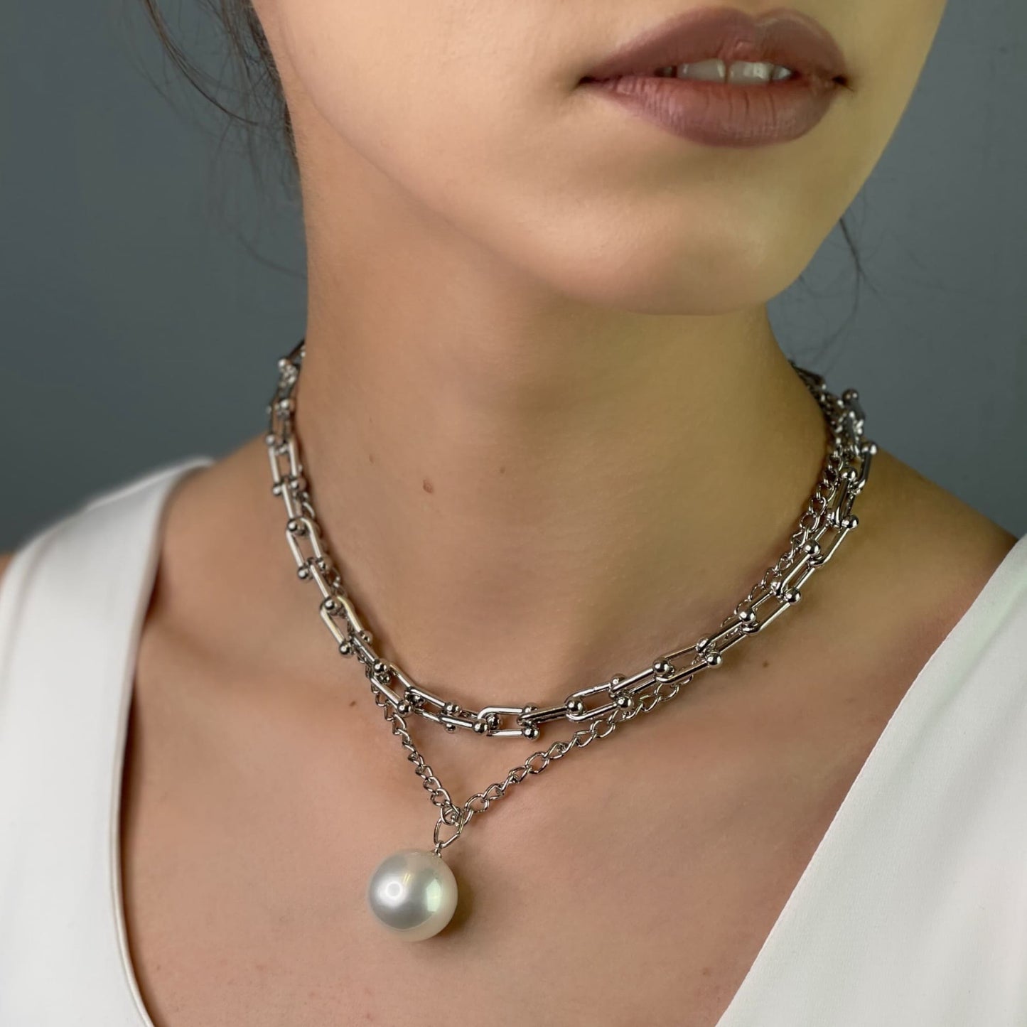 Chain necklace with ball pendant