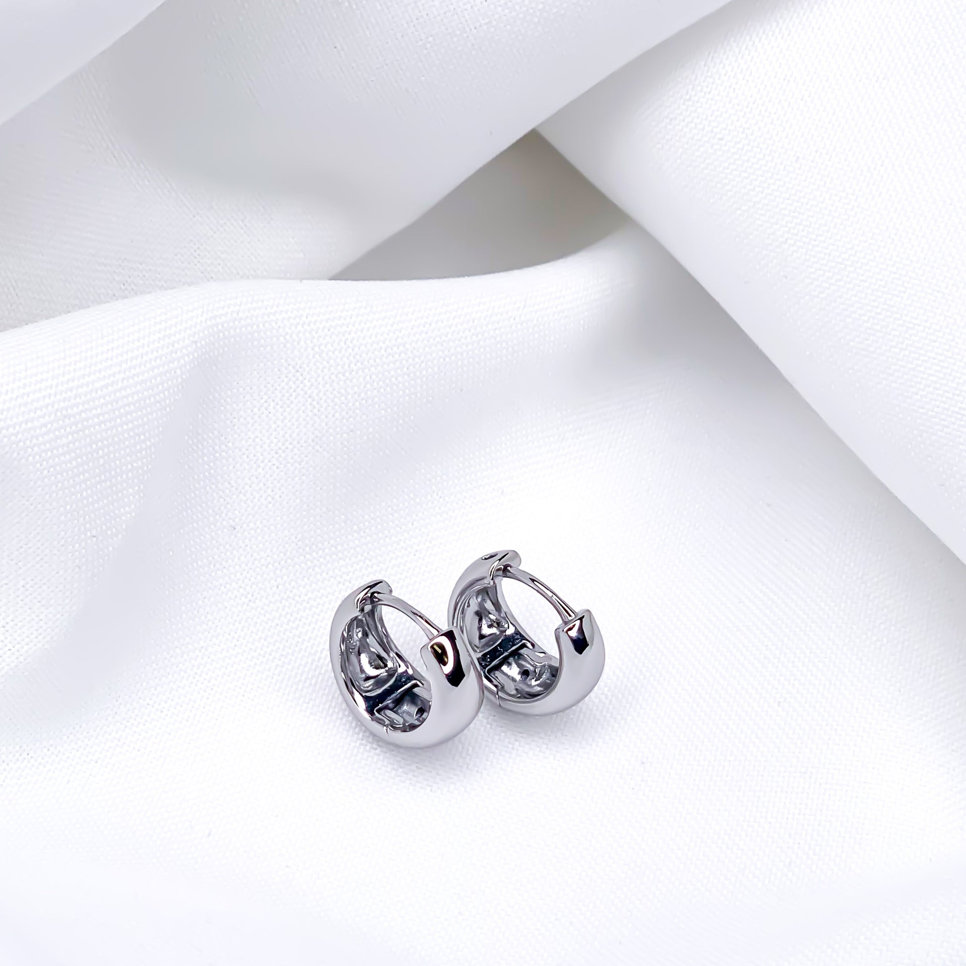 Hellen.V - Small Hoop Earrings | Silver Earrings Collection