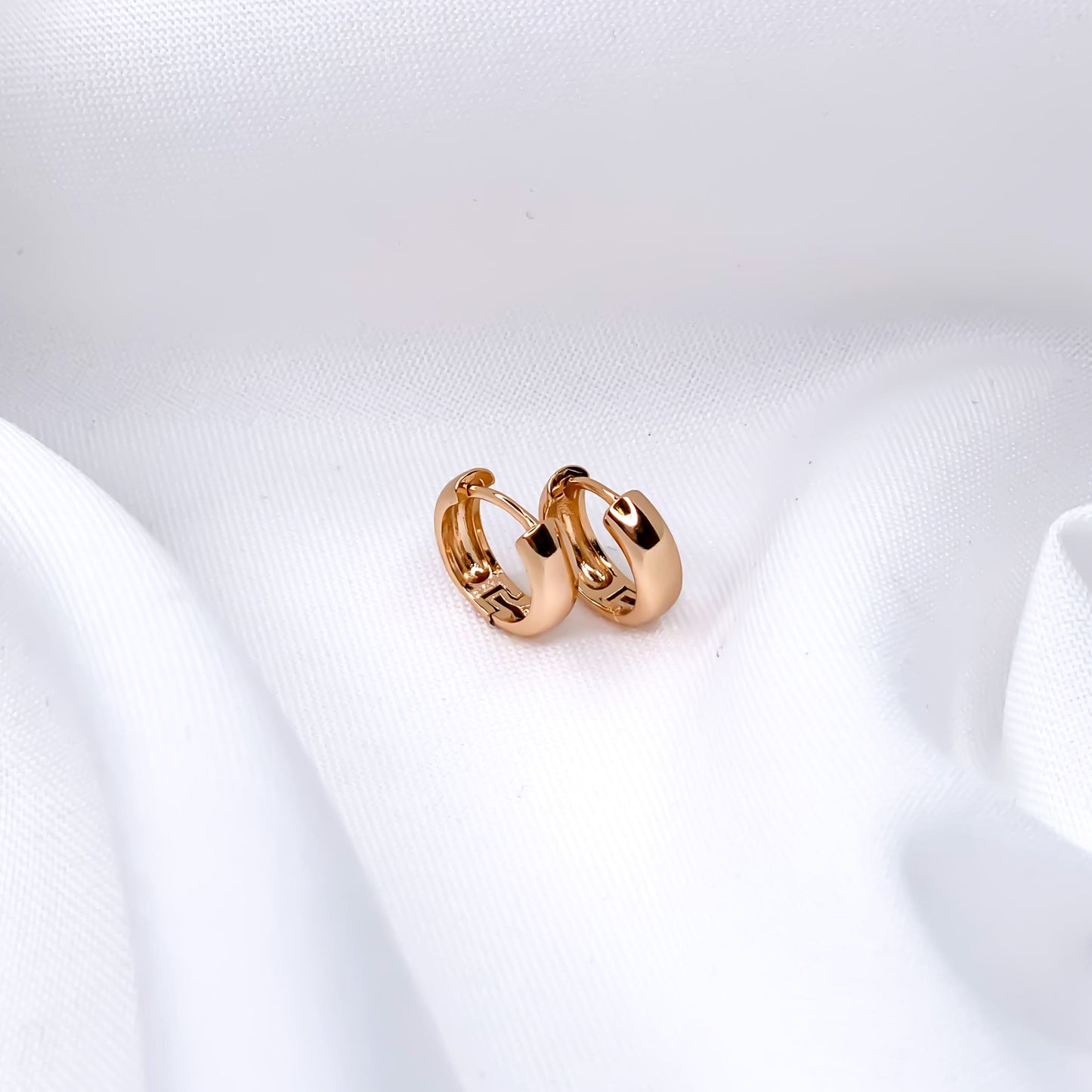 Gold huggie hoop earrings