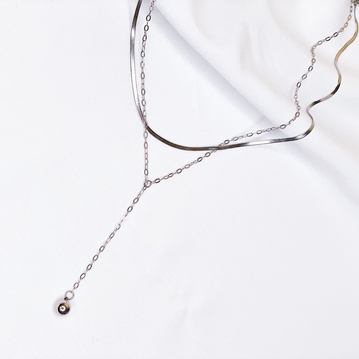 Chain ball pendant necklace