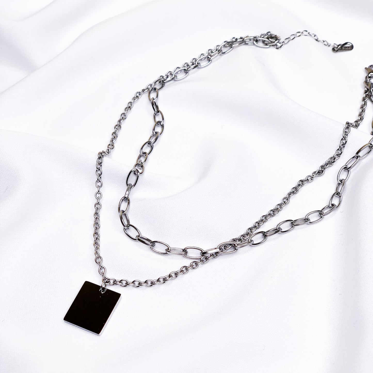 Steel chain choker necklace with square pendant