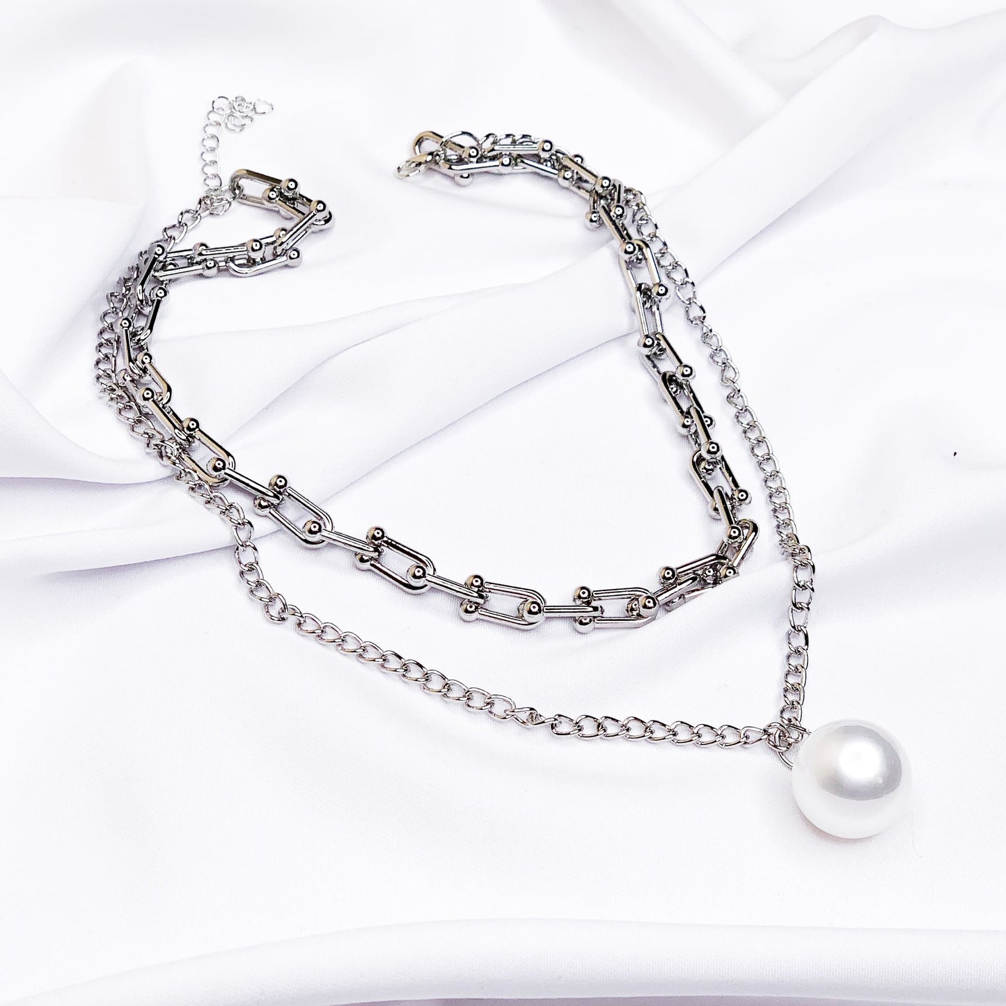 Chain necklace with ball pendant