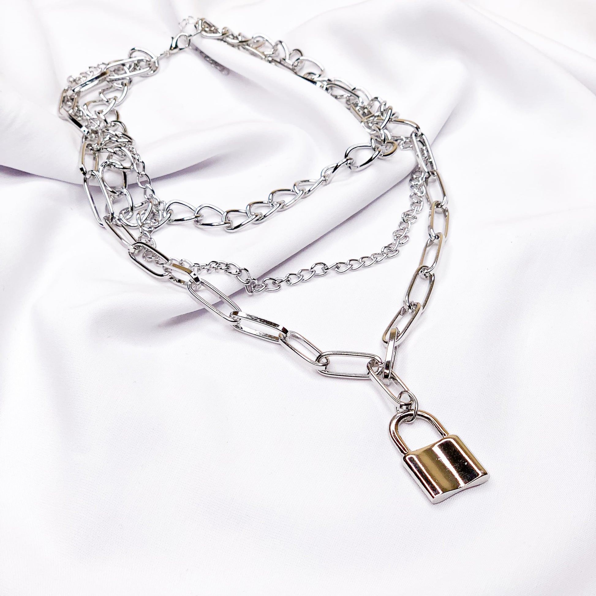 Hellen.V - Lock Pendant | Silver Chain | Necklaces 